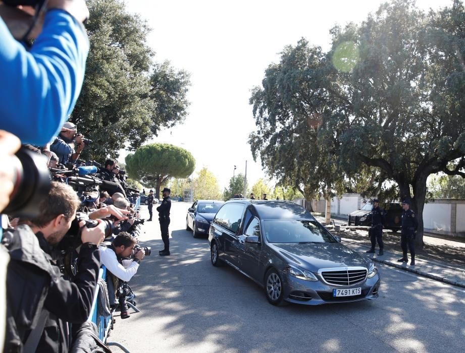 Los restos de Franco llegan a cementerio El ...