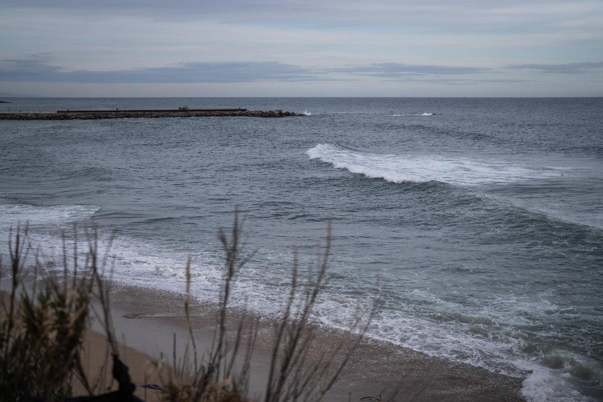 Fuerte oleaje en las playas de Barcelona