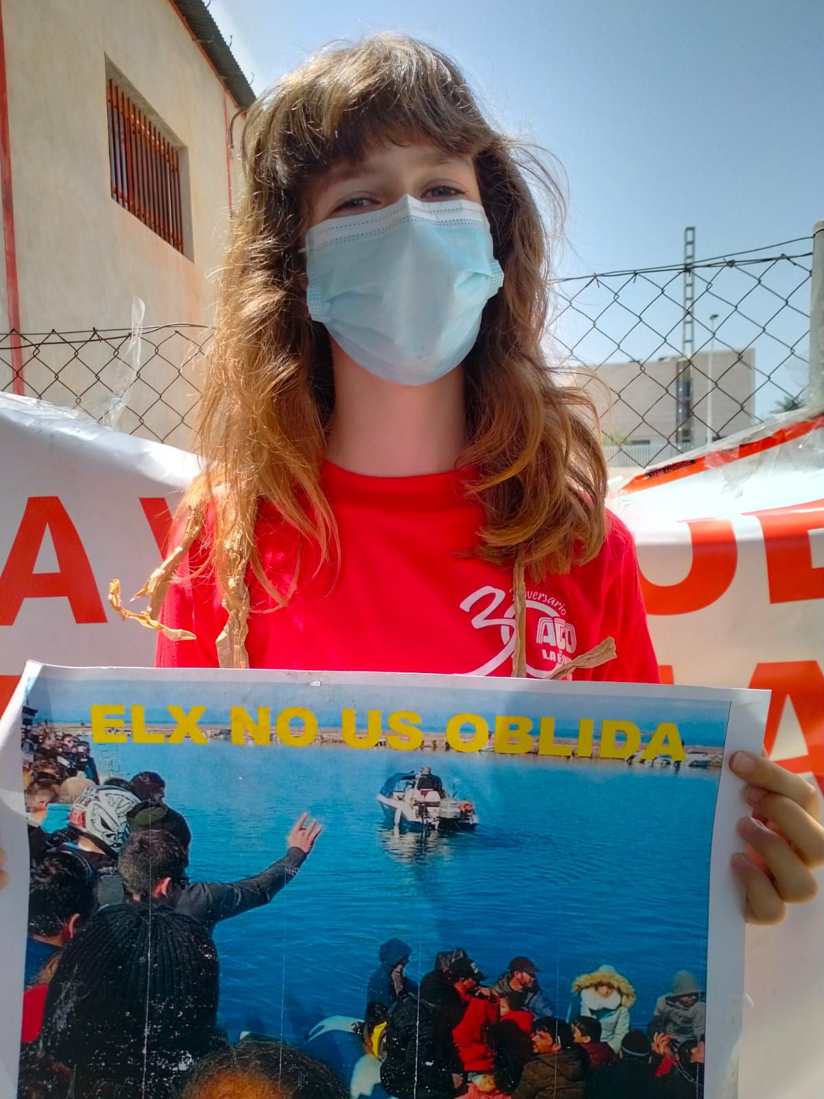 Así se carga desde Elche un contenedor solidario con destino a Siria