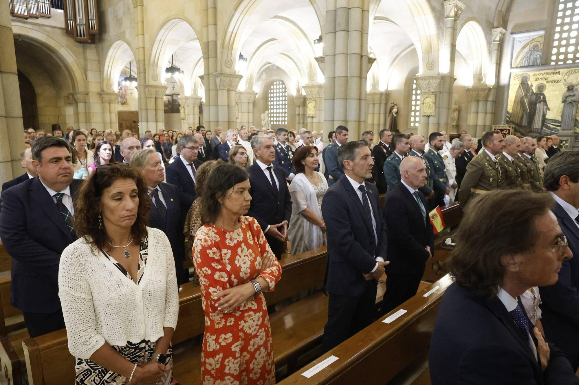 La misa con la Armada y la ofrenda floral del Carmen en Gijón, en imágenes