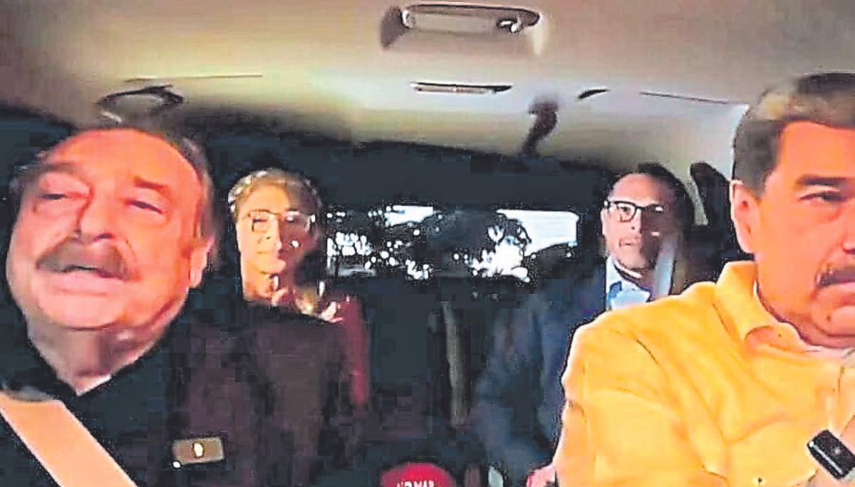 El redondelano Ramonet, primer por la izquierda, junto a Maduro, el 31 de diciembre.