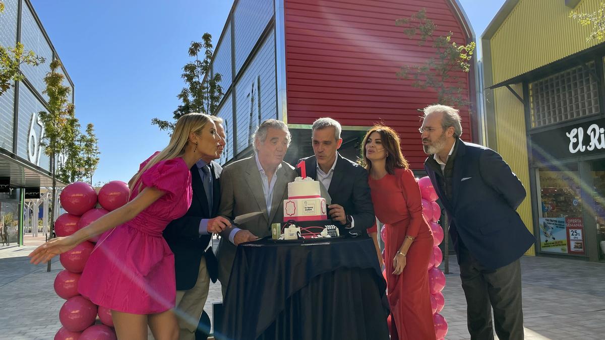 Alfonso Soláns, Claudio Poltera, María José Suárez y Renata Zanchi han soplado las velas del centro