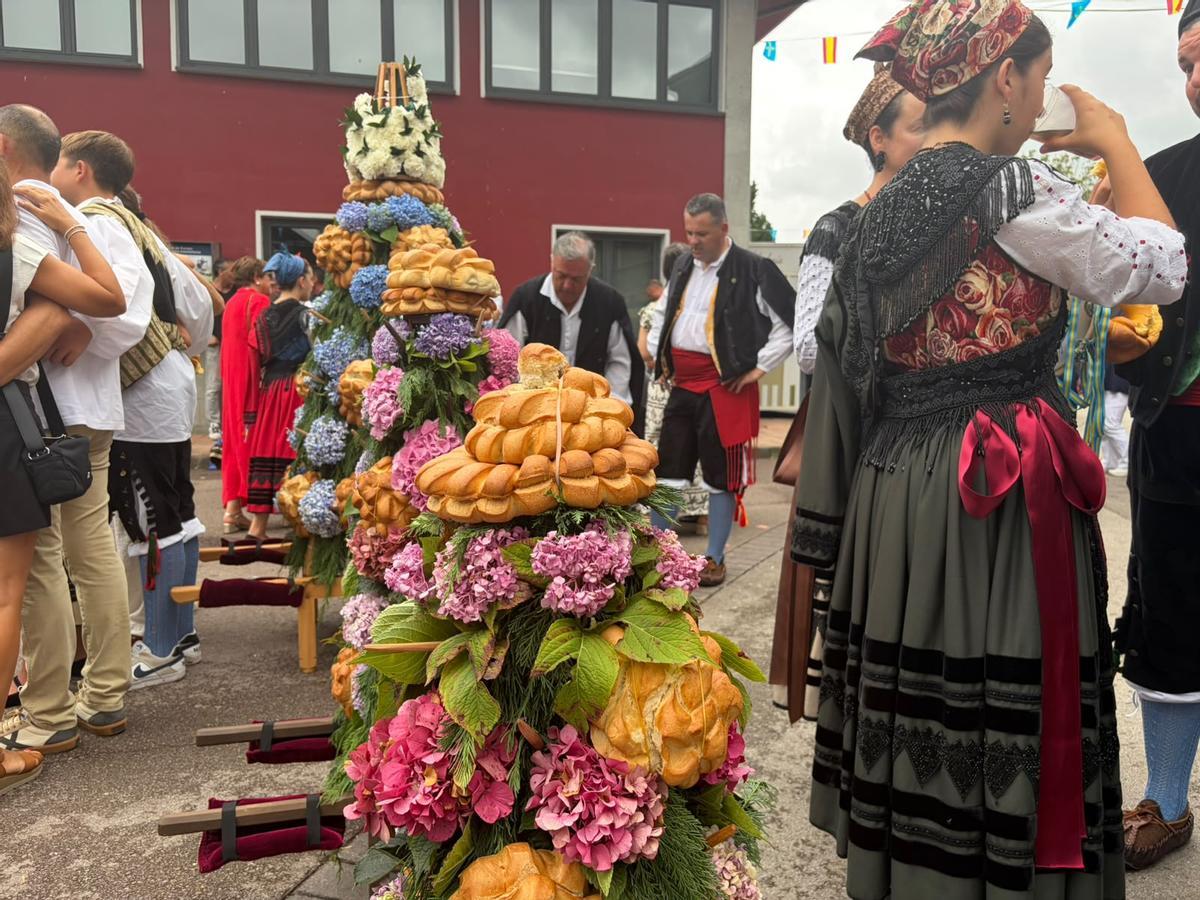 Día grande de las fiestas de Nuestra Señora de Castru en Benia Día grande de las fiestas de Nuestra Señora de Castru en Benia