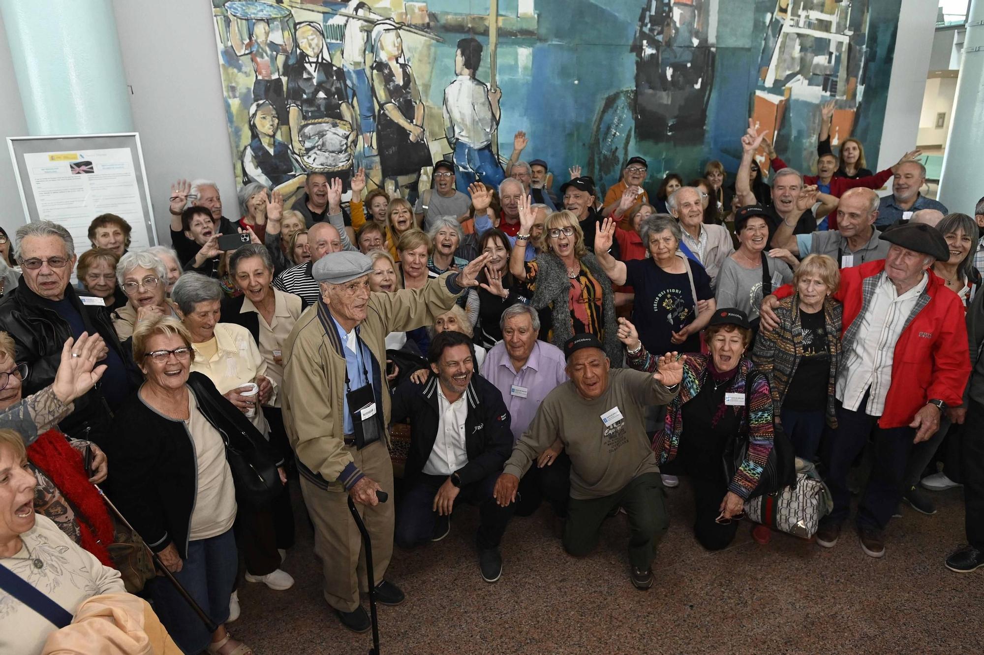 El centenario Gonzalo Nodal, entre los 200 emigrantes gallegos que vuelven a la tierra que les vio nacer