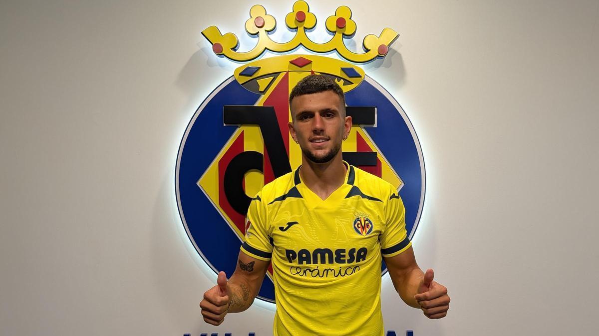 El Villarreal CF anunció el fichaje de Álvaro García Blanes, central alicantino que llega al Villarreal B cedido por el Alavés.