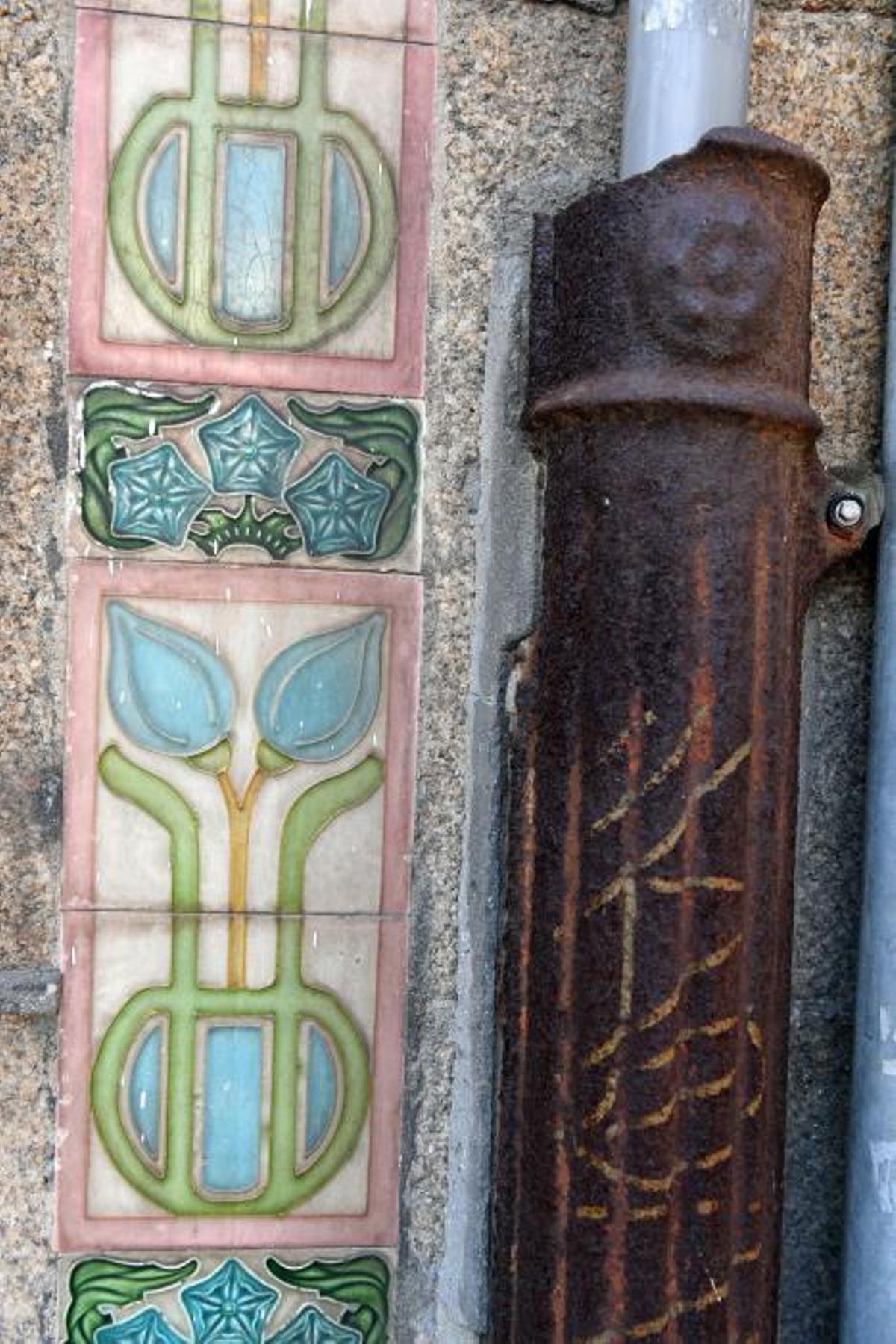 El azulejo, una rareza en la ciudad de cristal