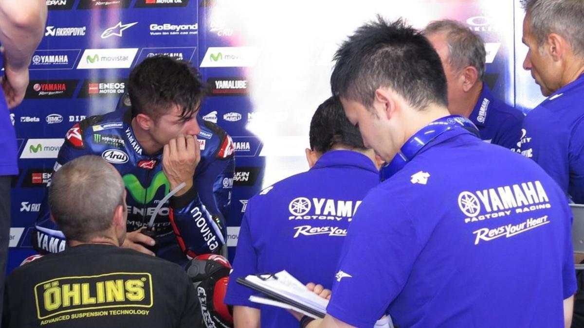 Maverick Viñales pasó ayer, en Montmeló, un día de test intenso con su equipo técnico, comandado por Ramón Forcada.