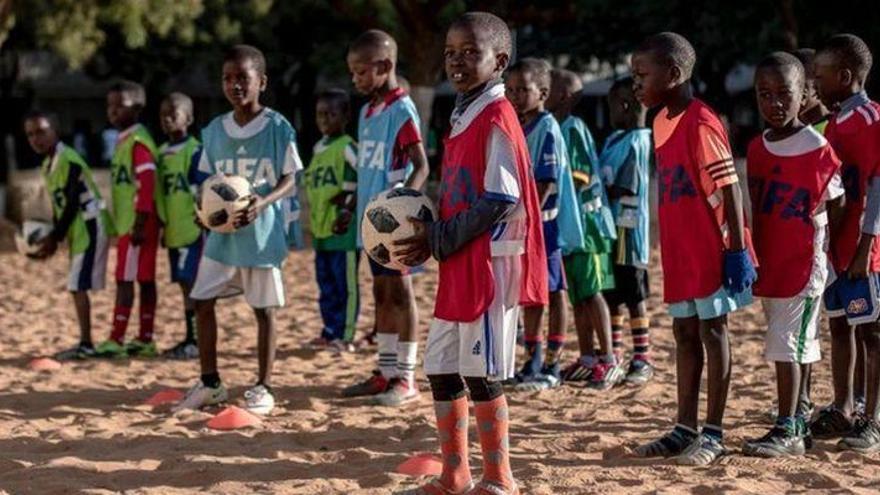 Mueren 10 niños por la caída de un rayo mientras jugaban a fútbol