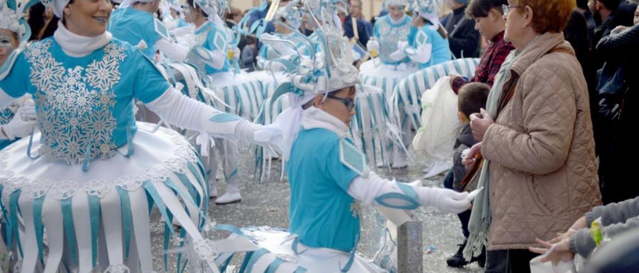 La cabalgata fallera crece en calidad