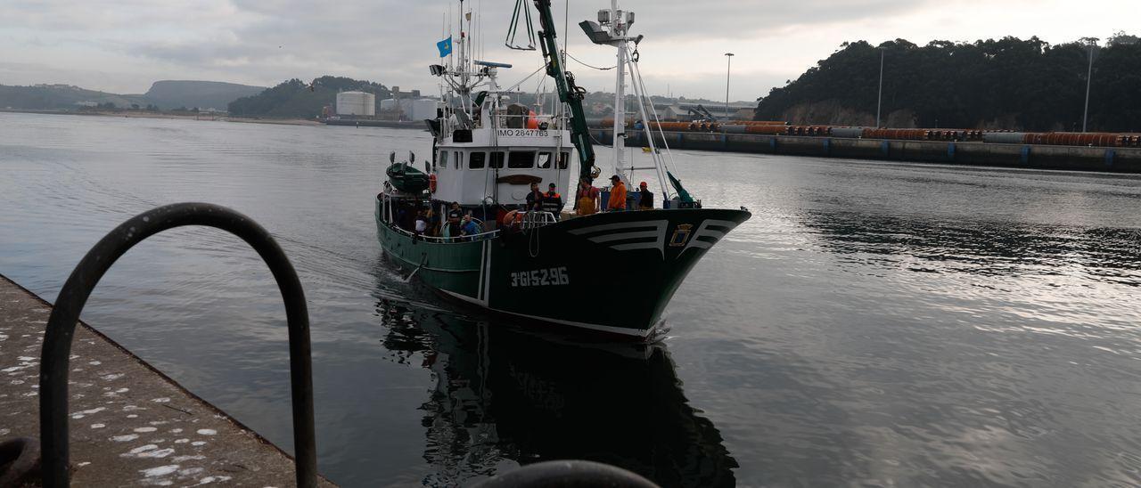 EL BARCO PESQUERO.