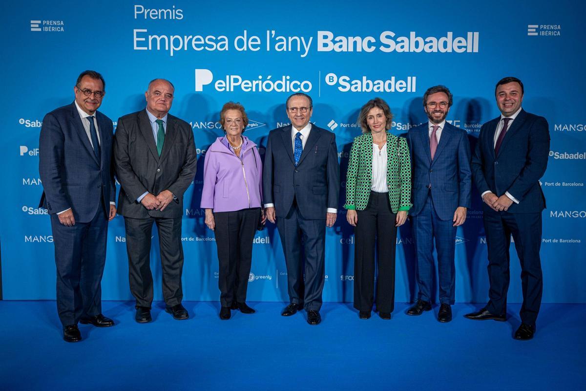 Albert Sáez, director de EL PERIÓDICO; Sergi Loughney, director de relaciones internacionales de la Fundació La Caixa; Arantza Sarasola, vicepresidenta de Prensa Ibérica; Javier Moll, presidente de Prensa Ibérica; Ainhoa Moll Sarasola, directora editorial y adjunta a la Presidencia de Prensa Ibérica; Aitor Moll, consejero delegado de Prensa Ibérica, y Jesús Nemesio Arroyo, director de Public Affairs en Fundació La Caixa