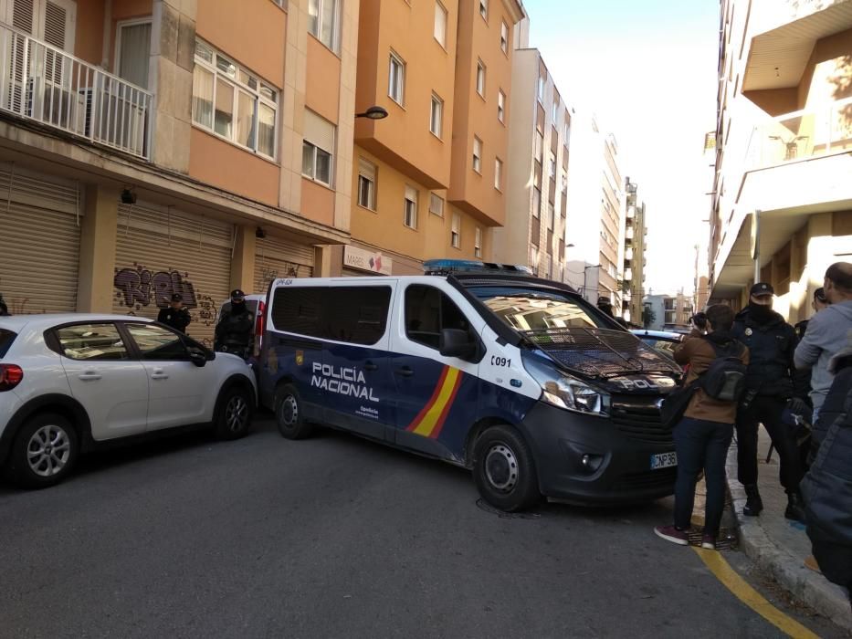 Protestas por el desahucio de un menor con discapacidad en Palma