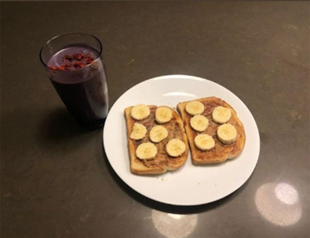 Desayuno de Miley Cyrus a Cody Simpson