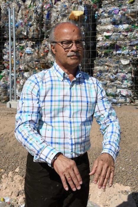 16/01/2019 EL GORO. TELDE. Plaga de moscas en los plasticos en el Polígono Industrial de El Goro. Fotografa: YAIZA SOCORRO.