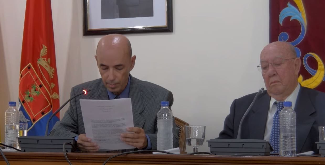 Carlos Manrique y su hijo Eduardo durante la lectura de pregón de las fiestas de San Ginés el 14 de agosto de 2019.