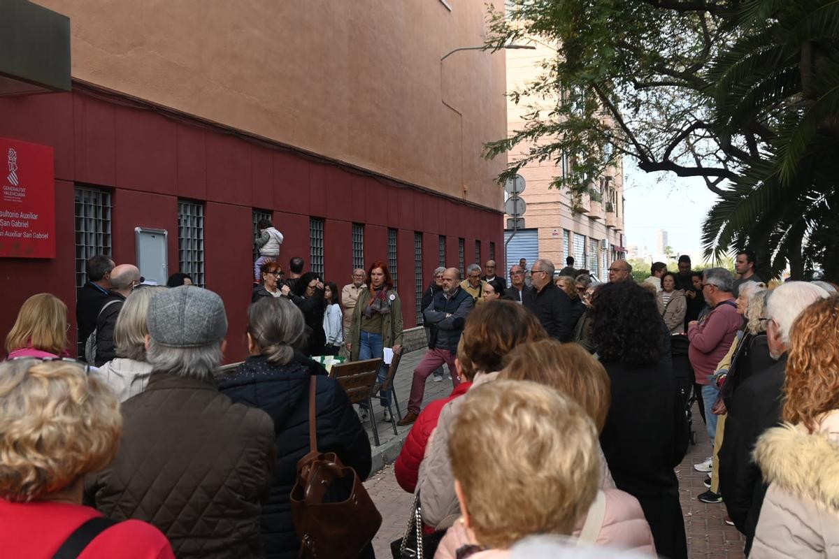 Los vecinos de San Gabriel piden de nuevo un quinto médico para el barrio