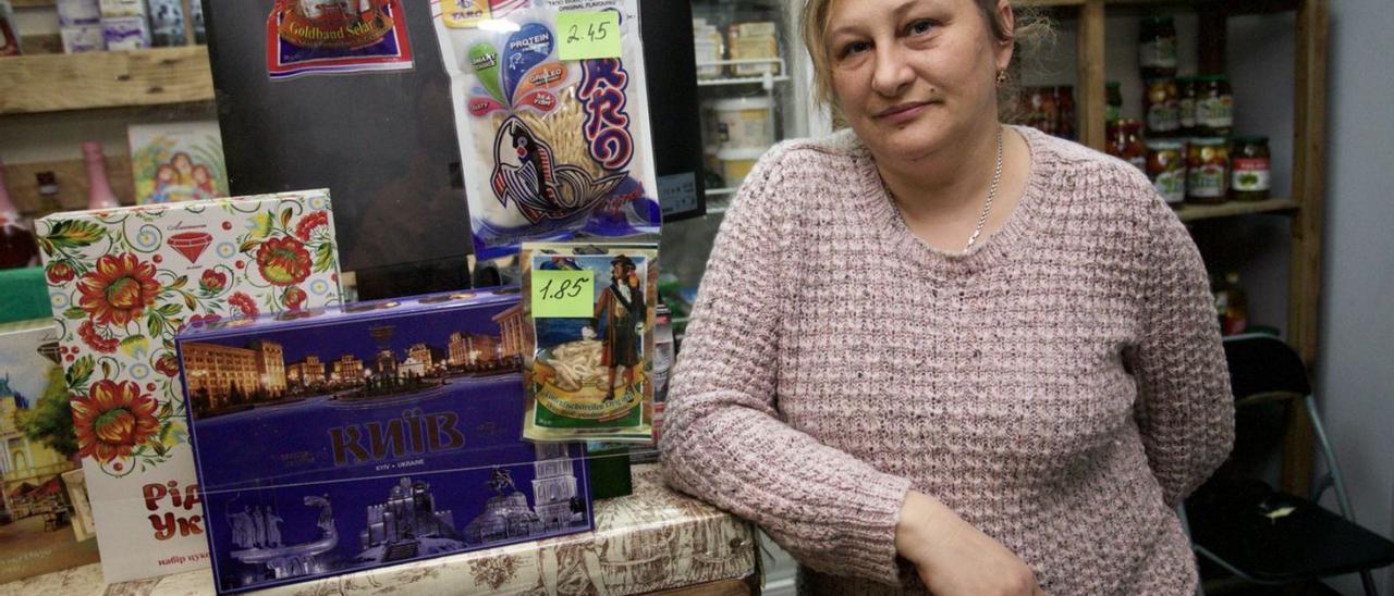 Tania, en el interior de la tienda que regenta en el Barrio del Carmen de Murcia, ayer.