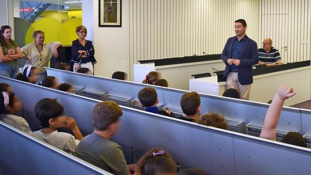 El alcalde Pedro José Noguera responde a las preguntas de los alumnos del colegio San José. | AYTO. LAS TORRES DE COTILLAS