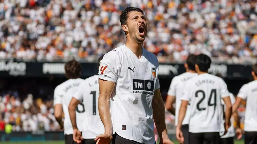 Guido Rodríguez se hizo con un doblete insuficiente contra el Celta