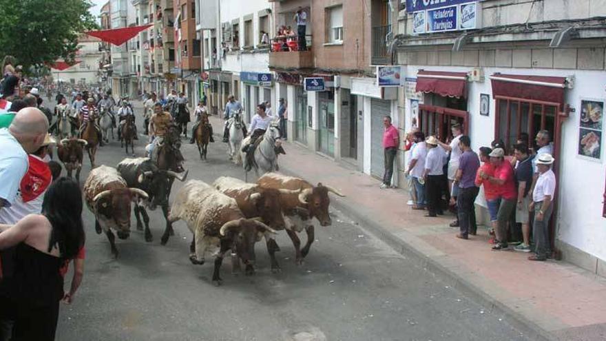 El primer día de los festejos populares de San Juan en Coria comienza ...