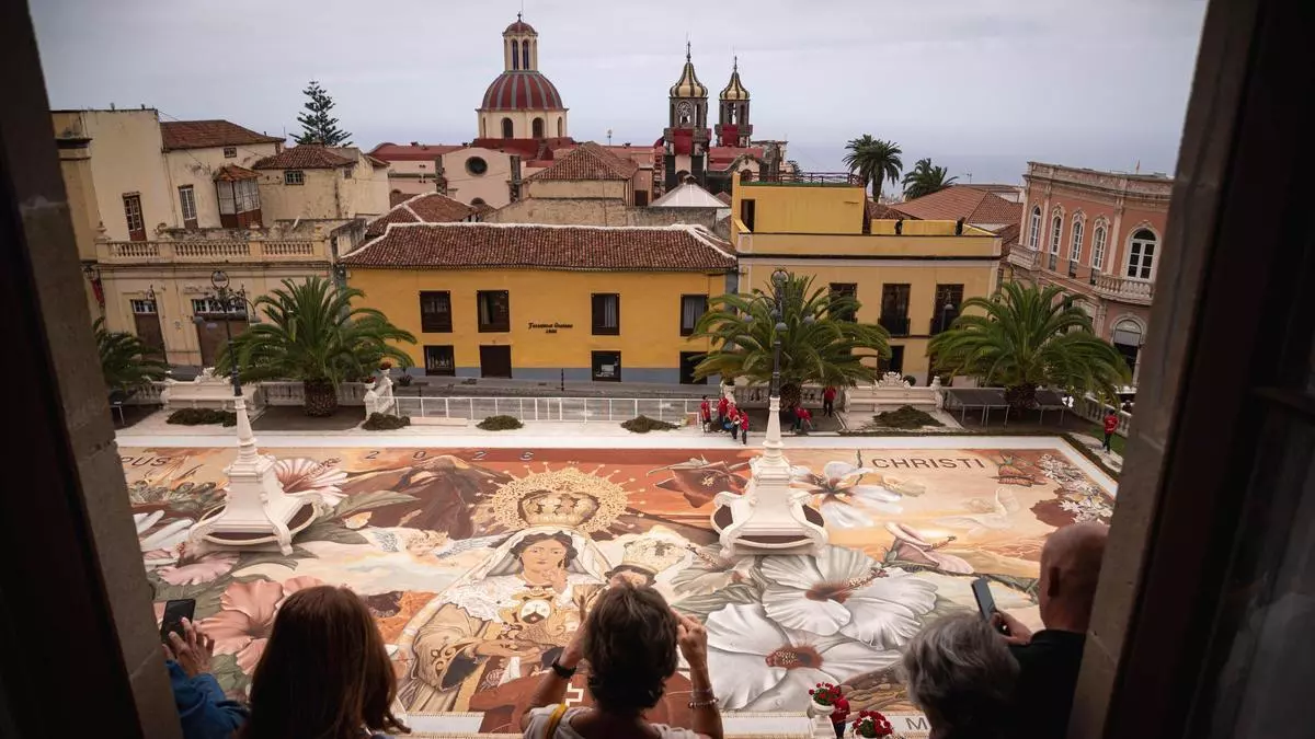 La Orotava desvela su Magno Tapiz del Corpus Christi, una obra maestra de arena volcánica