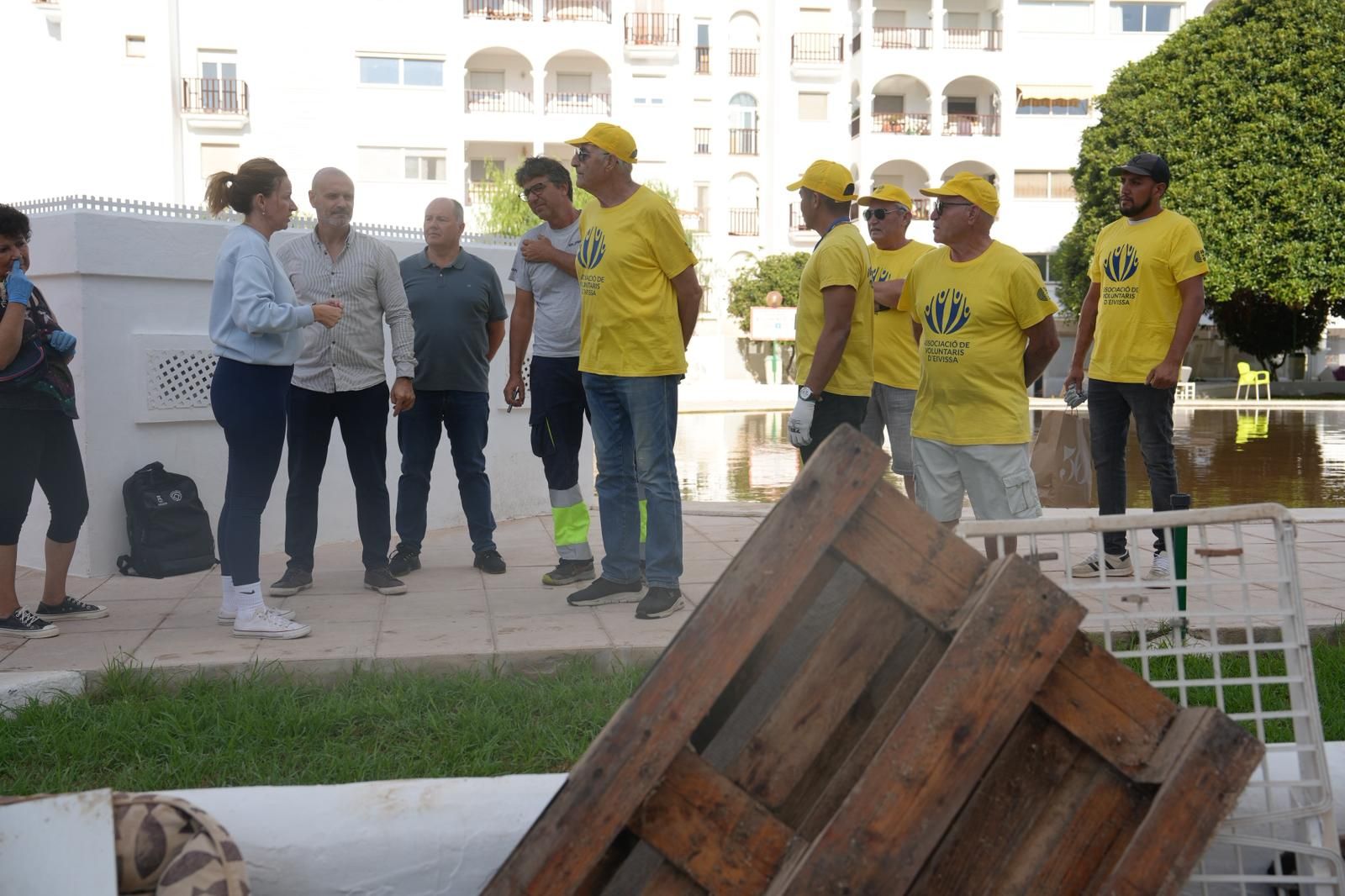 Galería: Voluntarios ayudan a vecinos de Ibiza afectados por las inundaciones