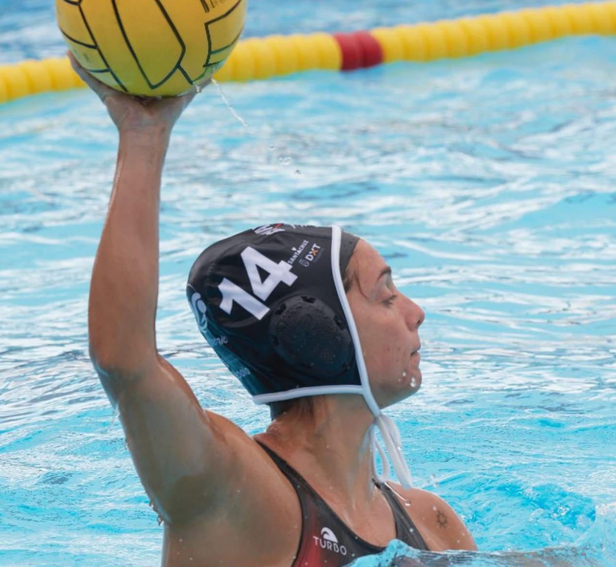 Elena Camarena, en una acción de ataque.