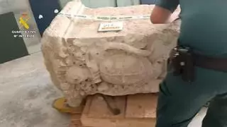 El Seprona recupera un pilar de una fuente del siglo XVII robado en Lucena hace año y medio