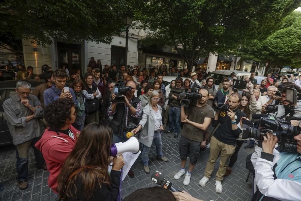 Un centenar de personas se concentra en apoyo a Valtonyc