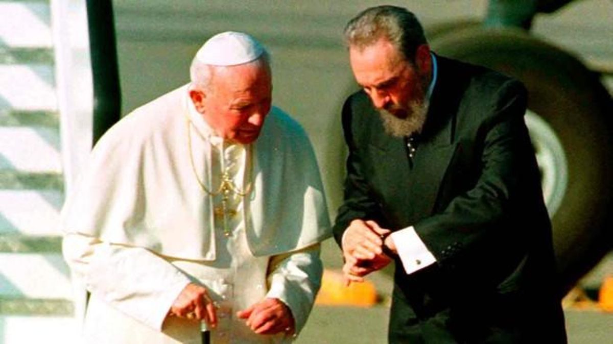 1998 - Arribada a Cuba del papa Joan Pau II, en el que va ser una visita històrica.