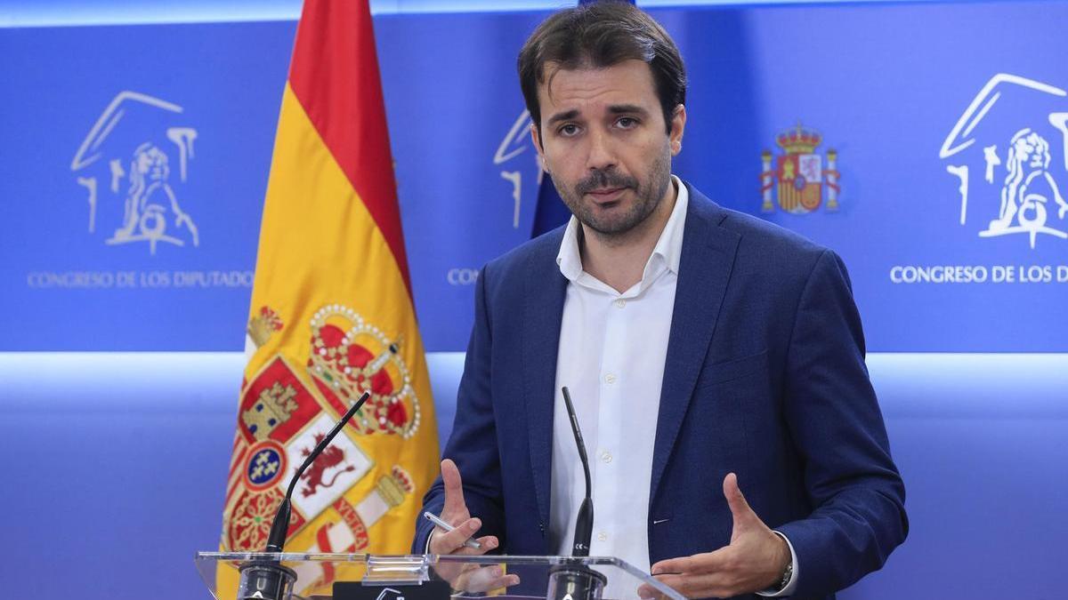 Javier Sánchez Serna en una rueda de prensa.