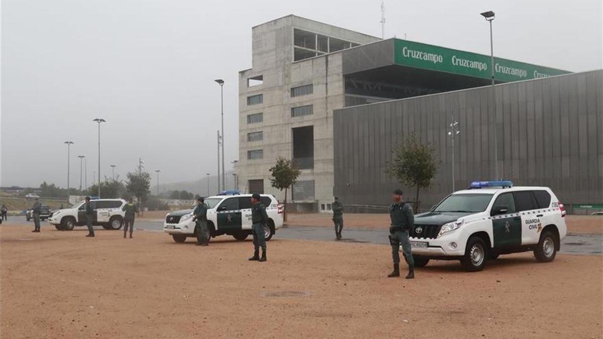 Agentes de la Guardia Civil en El Arcángel el 7 de noviembre del 2019.