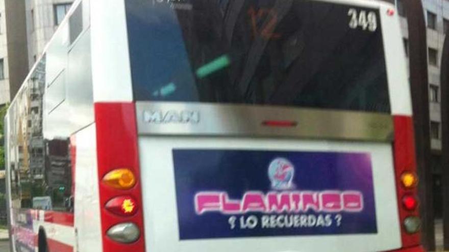 Uno de los anuncios que se podía ver en los autobuses urbanos de Gijón.
