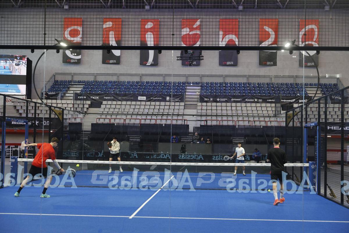 Todo listo en Gijón para disfrutar del mejor pádel internacional (en imágenes)
