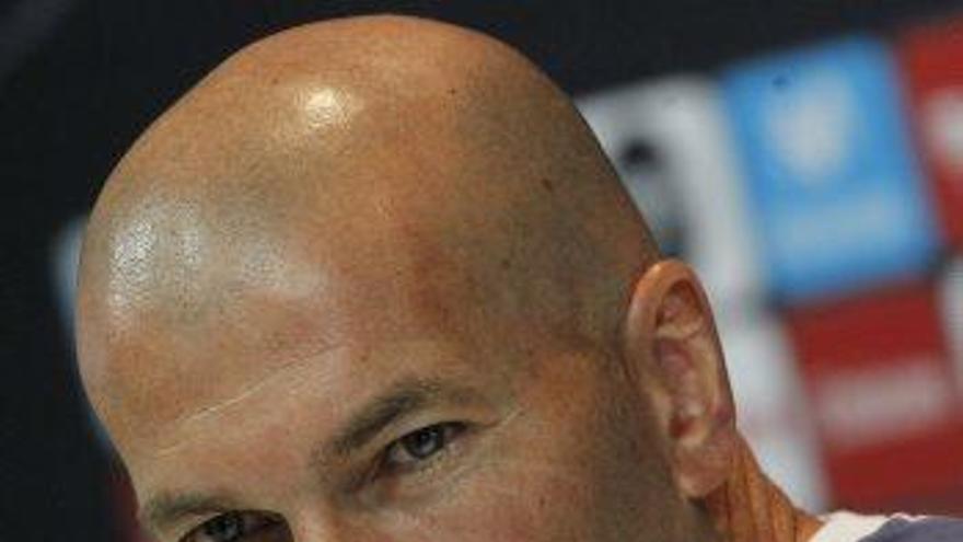 El tècnic Zidane respon a Piqué: «el Madrid és  un club molt  gran i seriós»