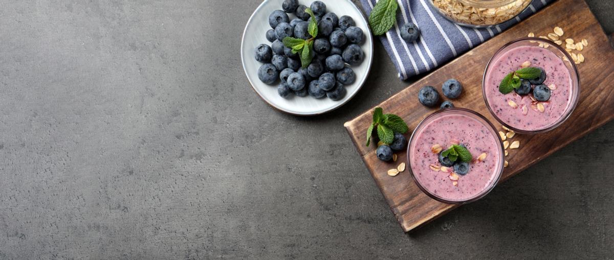 Los arándanos se pueden consumir en forma de batido de frutas.