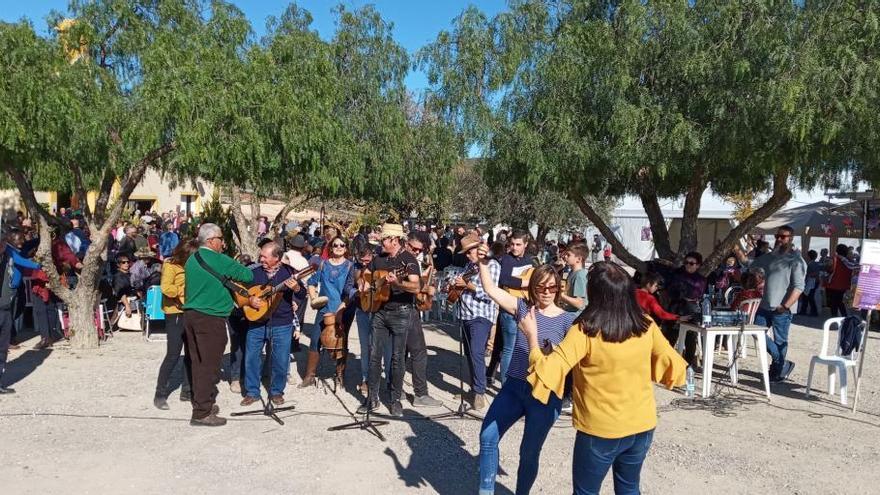 Aguaderas acoge su popular certamen de folclore tradicional