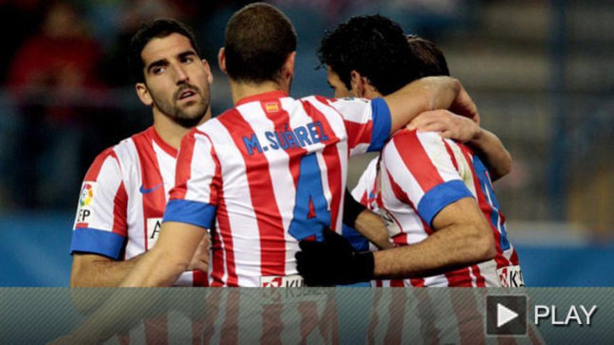 Los jugadores del Atlético celebran uno de los goles.