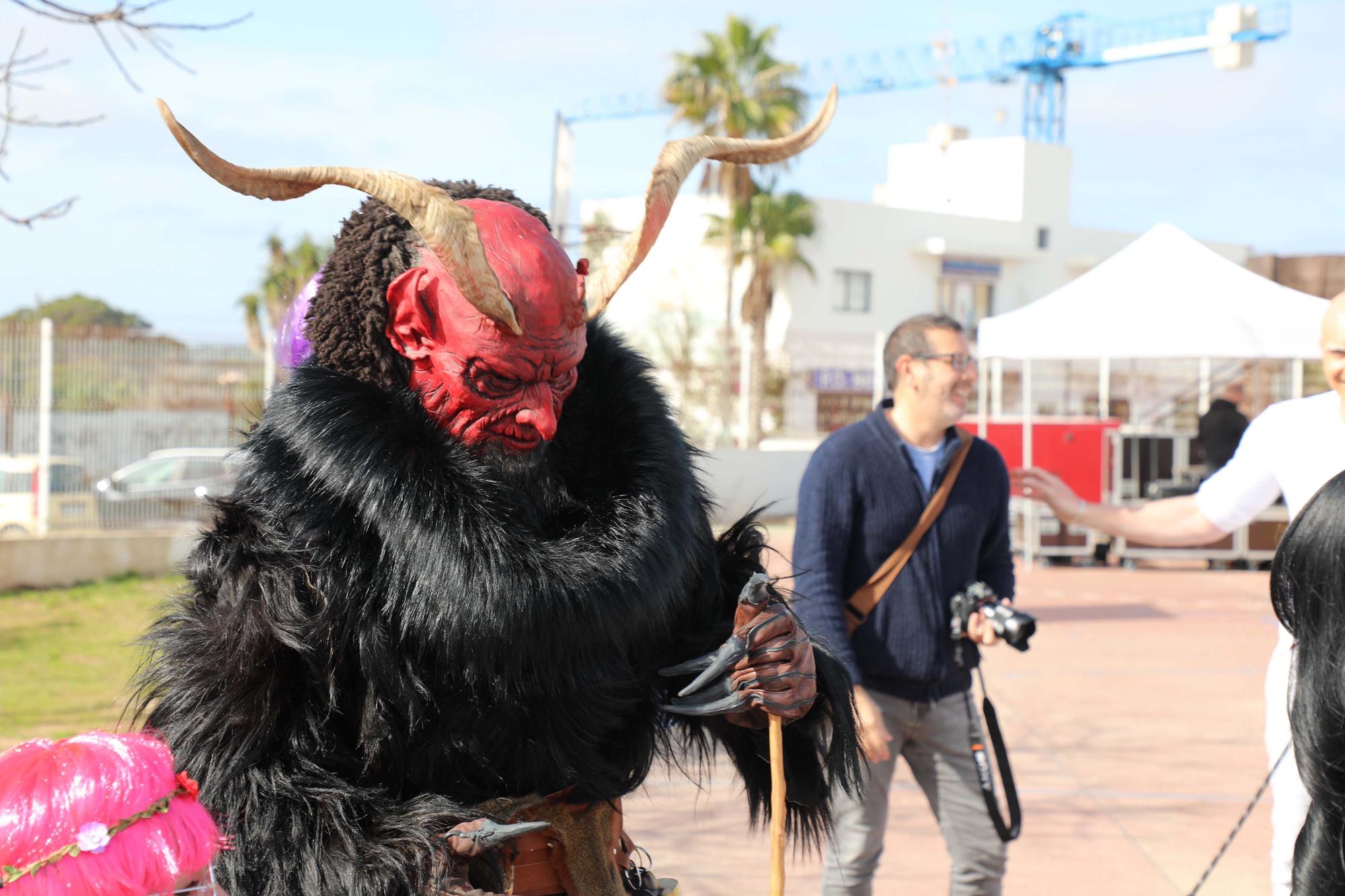 Todas las imágenes de la rúa de Carnaval en Formentera 2023