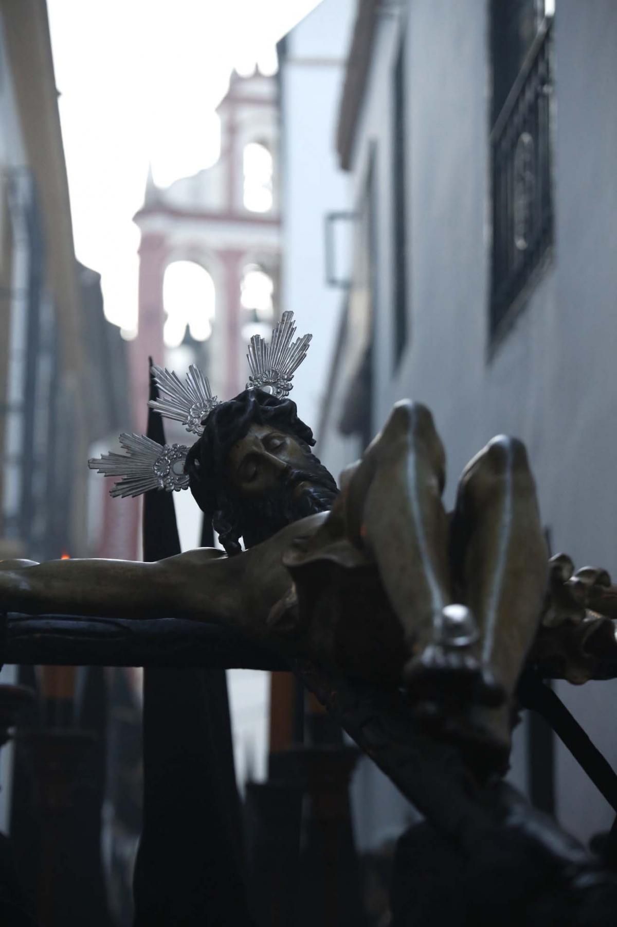 El Vía Crucis pone recogimiento a la noche cordobesa