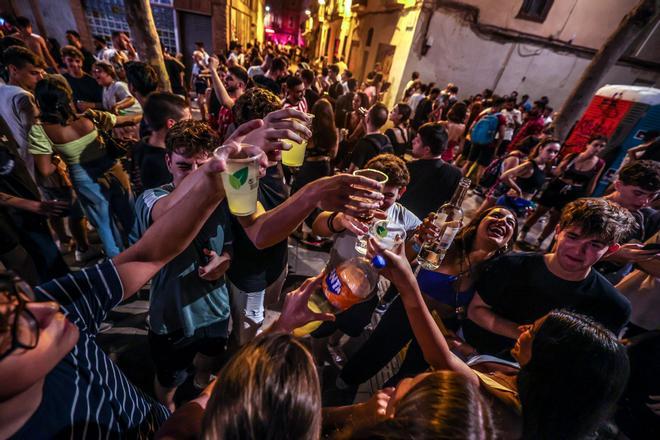 El consum habitual d’alcohol entre els joves espanyols cau un 60% en les dues últimes dècades