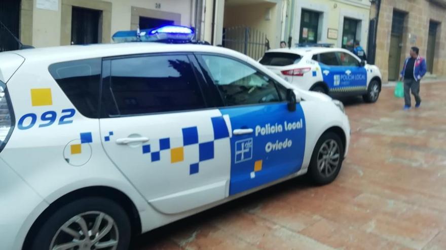 La Policía Local de Oviedo multará con cien euros a quienes no lleven mascarilla