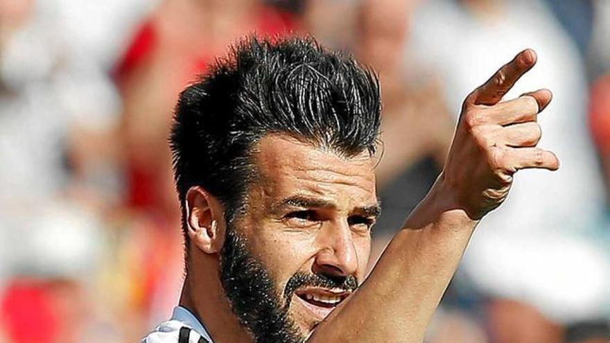 Álvaro Negredo celebra el gol que va donar els tres punts al València