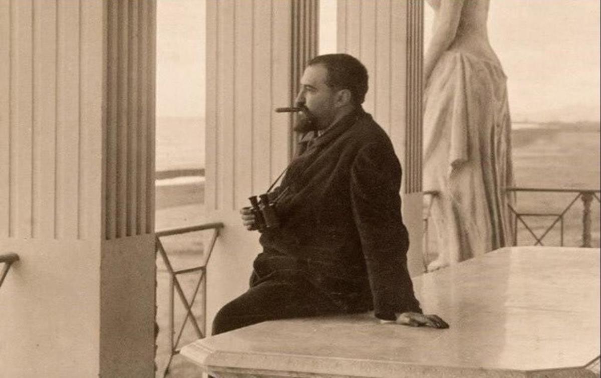 Blasco Ibáñez, en su casa de la Malvarrosa de València.