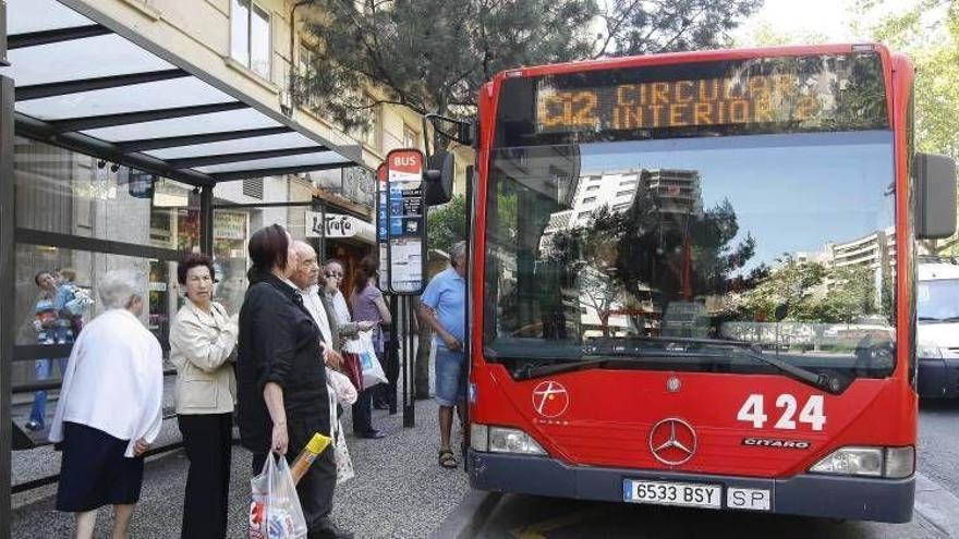 Los viajeros de autobús urbano bajan un 3 % en Aragón en marzo