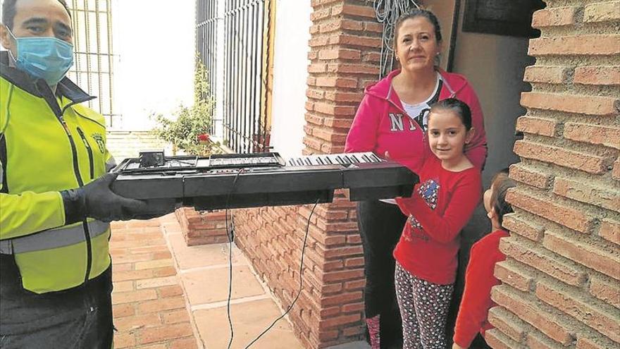 Reparten pianos a los alumnos de la escuela de música de bujalance