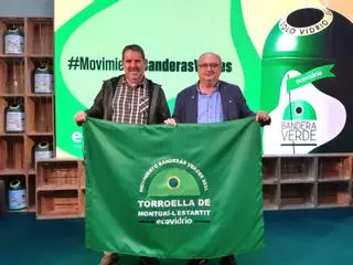 Torroella i l'Estartit reben la Bandera Verda pel seu compromís amb el reciclatge de vidre