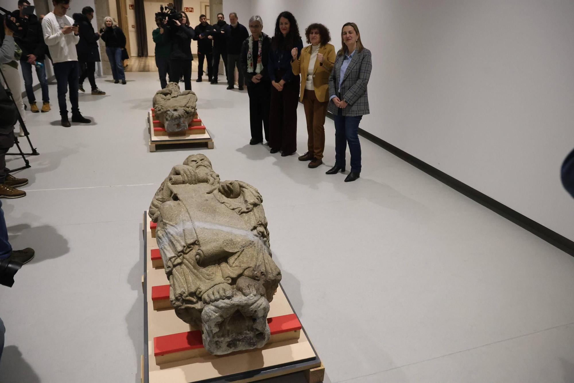 As estatuas do Pórtico da Gloria volven ao pobo