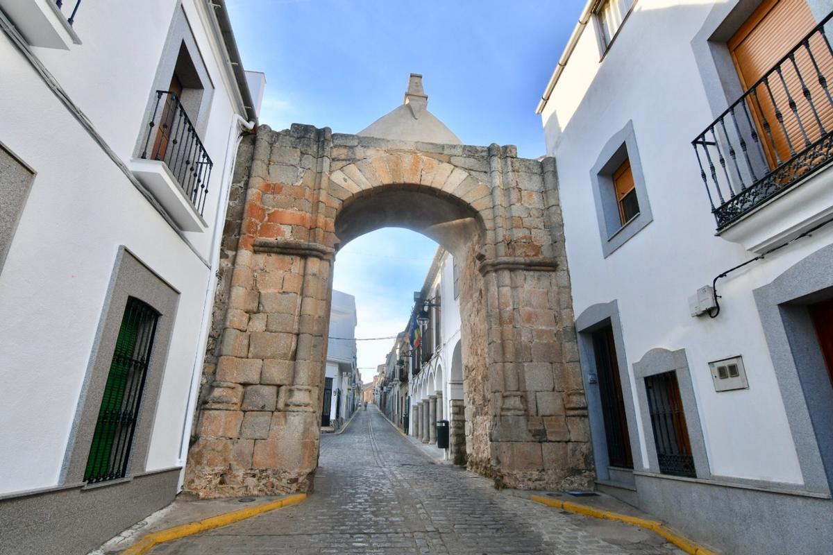 Calle Peñalta de Santa Eufemia, que da acceso al Ayuntamiento.