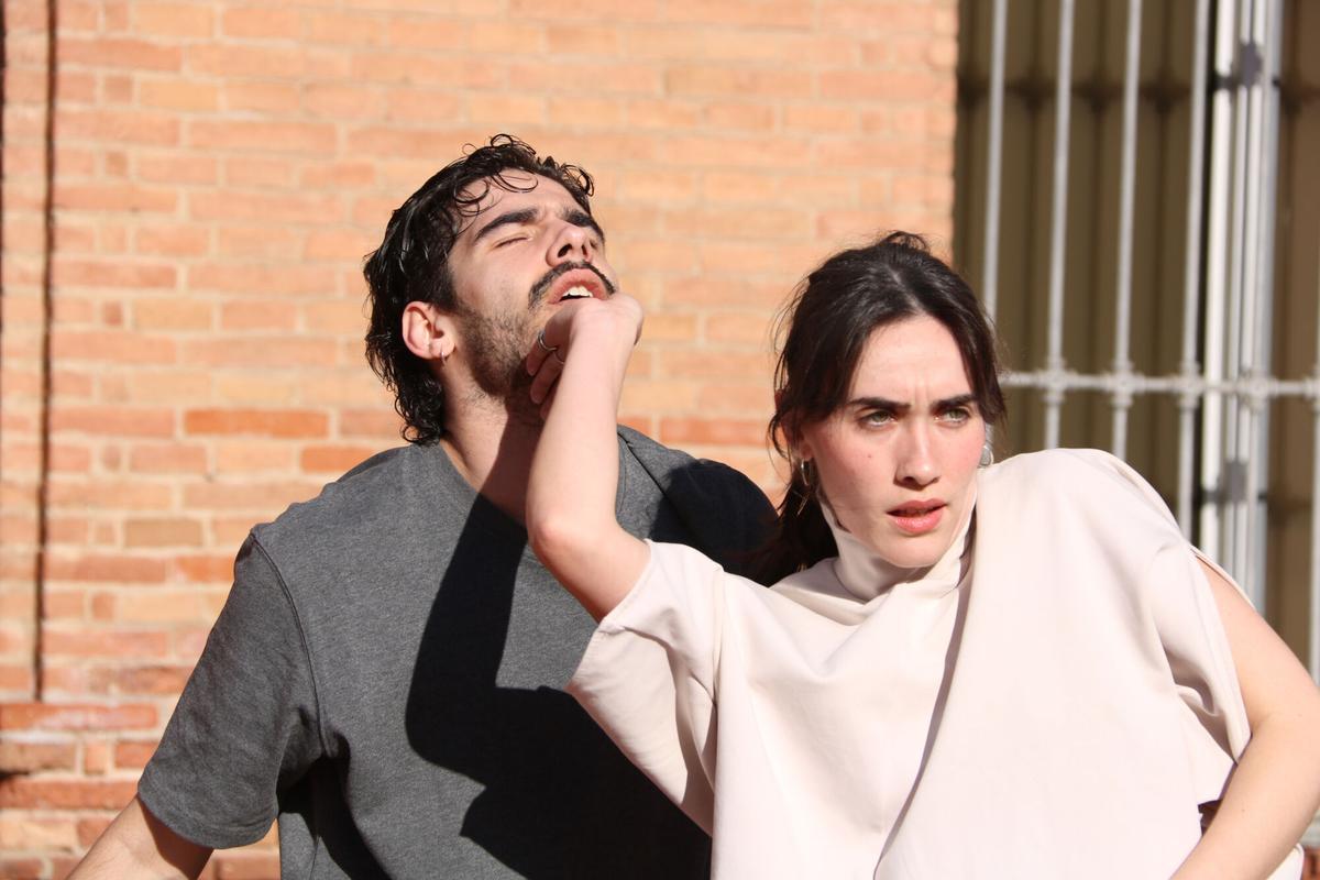 La Cia iXA ha ofrcido un avance de su espectáculo 52-BLAU en la Tecla Sala..